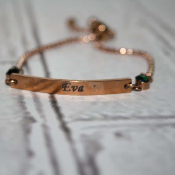 Beautiful gold EVA bracelet with green rhinestones Bolo style Adjustable - Picture 1 of 4